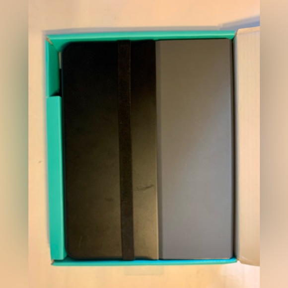 Logitech Universal Folio Keyboard Cover Case 11” iPad Pro 11 3rd Gen Refurbished - Picture 13 of 16